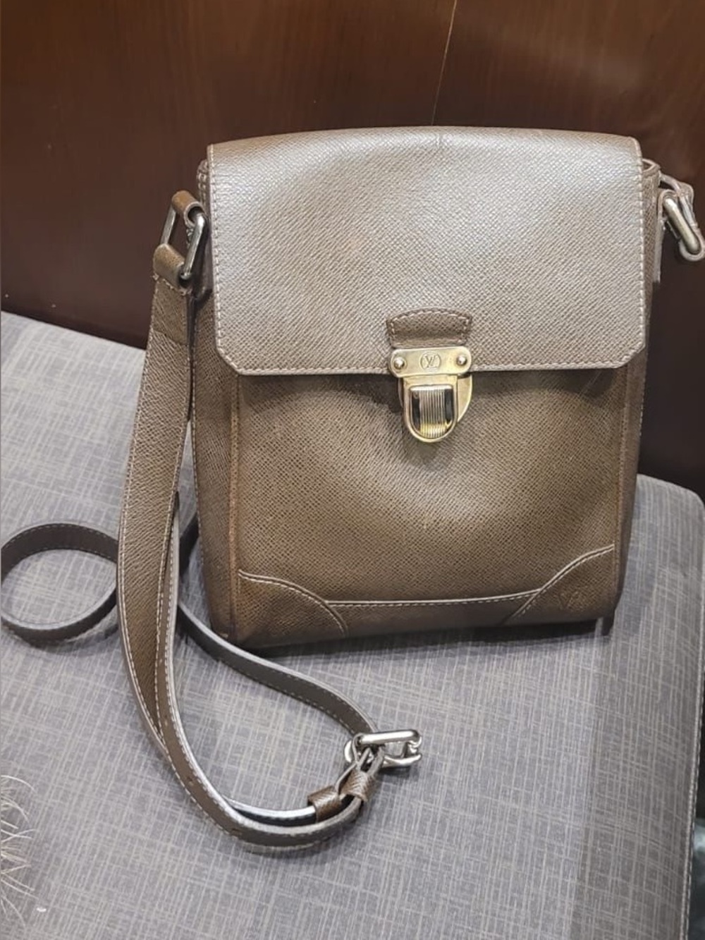 Unisex Crossbody Bag Luka Taiga in Brown - Stylish Leather Shoulder Bag